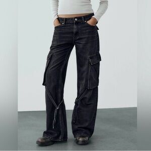 Zara mid-rise TRF Cargo Jeans - Size 6